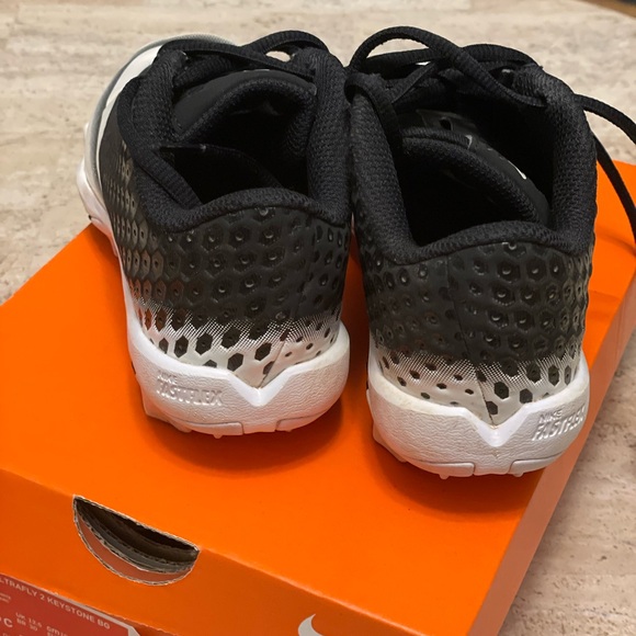 Nike Black and White Athletic Shoes - Picture 4 of 6